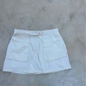 Lululemon cream cargo skirt Sz 10 NWOT